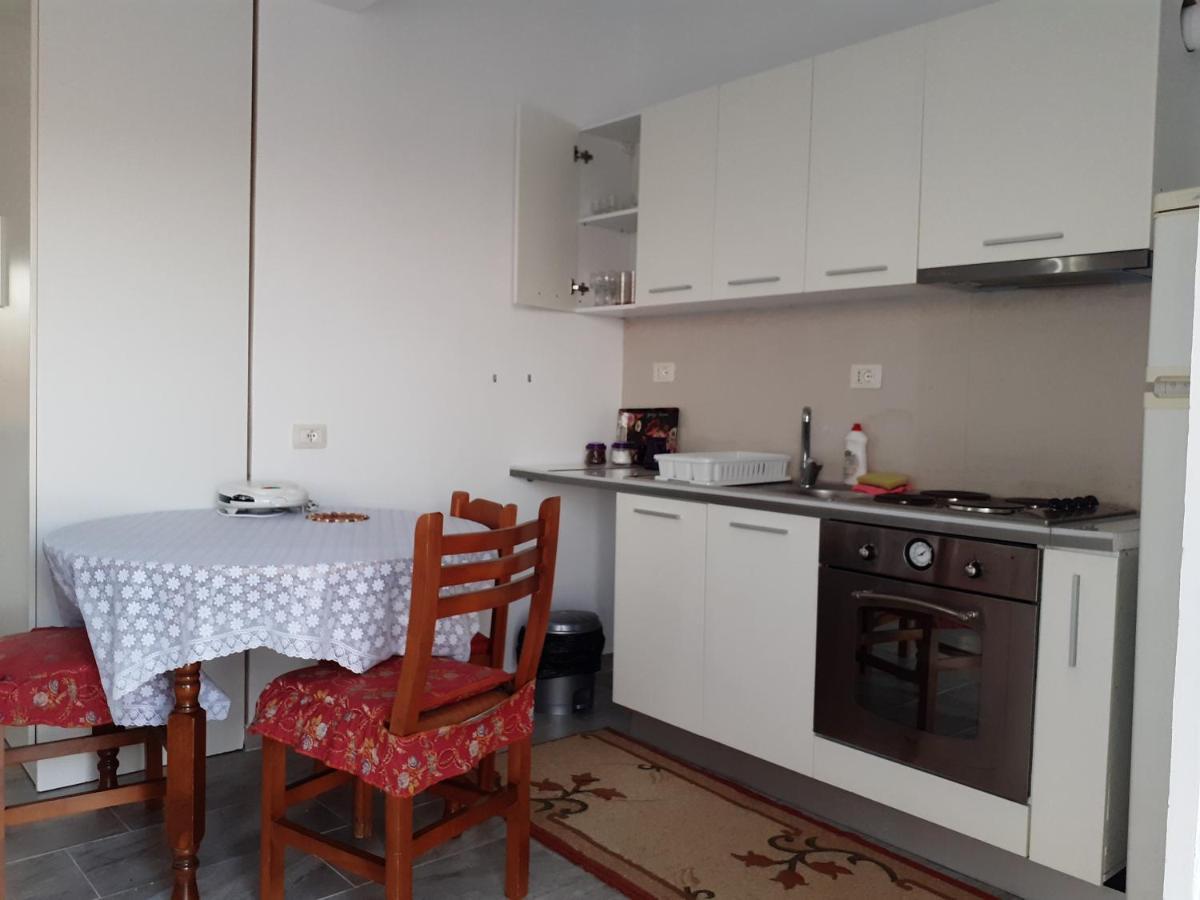 Luigi S Fairyview Apartment ساراندا المظهر الخارجي الصورة