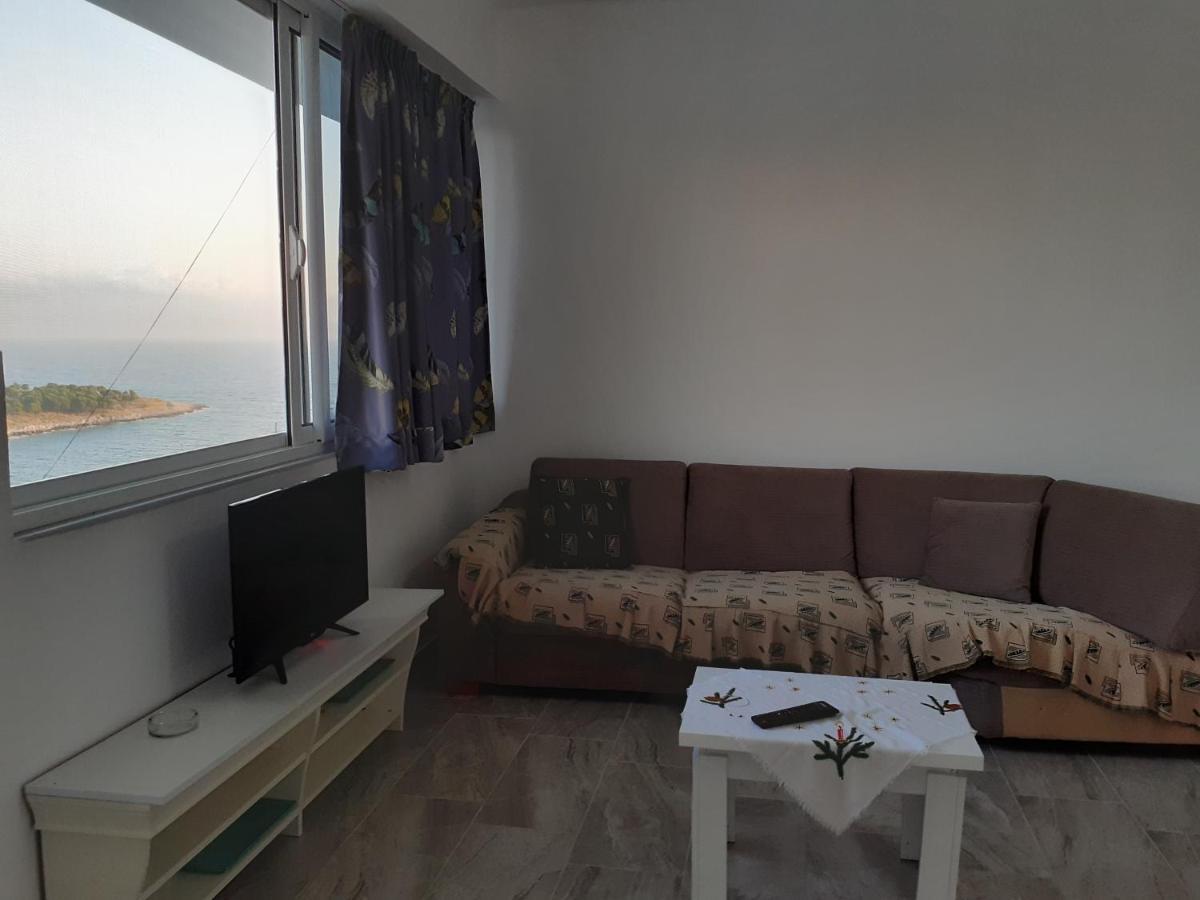 Luigi S Fairyview Apartment ساراندا المظهر الخارجي الصورة