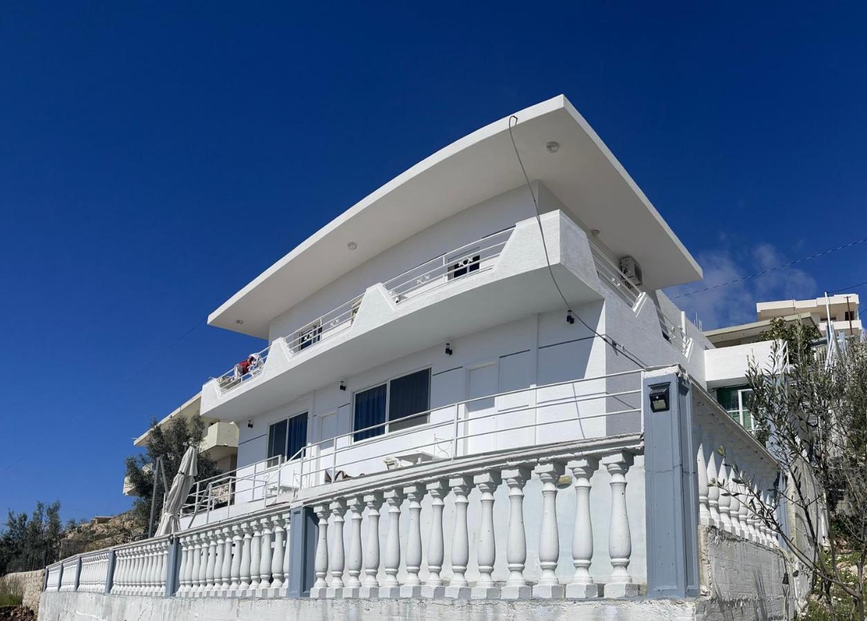 Luigi S Fairyview Apartment ساراندا المظهر الخارجي الصورة