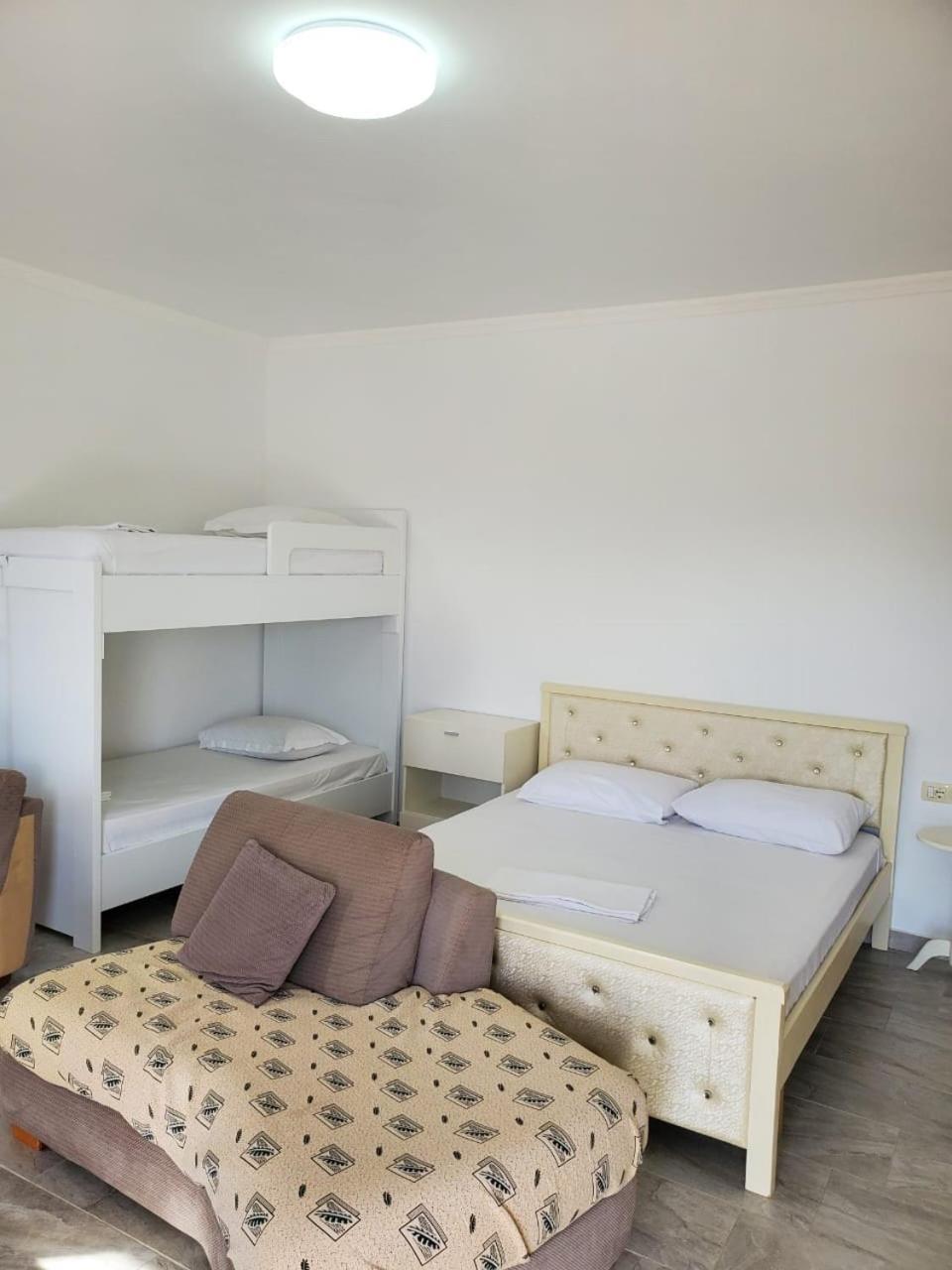 Luigi S Fairyview Apartment ساراندا المظهر الخارجي الصورة