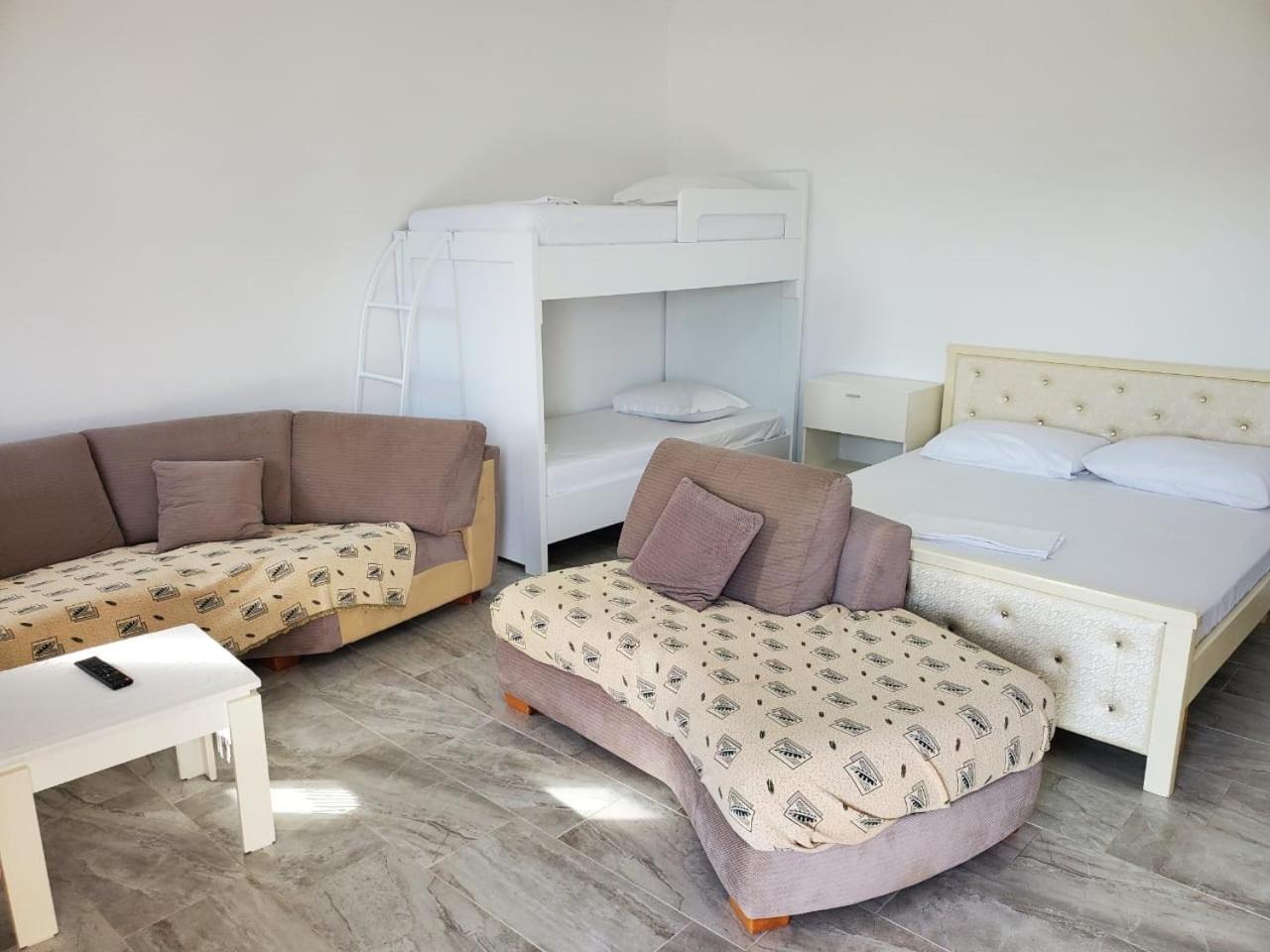 Luigi S Fairyview Apartment ساراندا المظهر الخارجي الصورة
