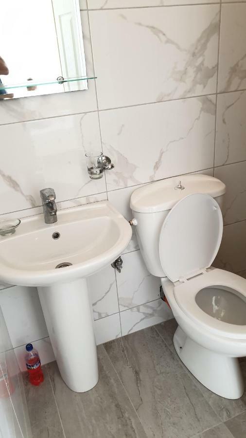 Luigi S Fairyview Apartment ساراندا المظهر الخارجي الصورة